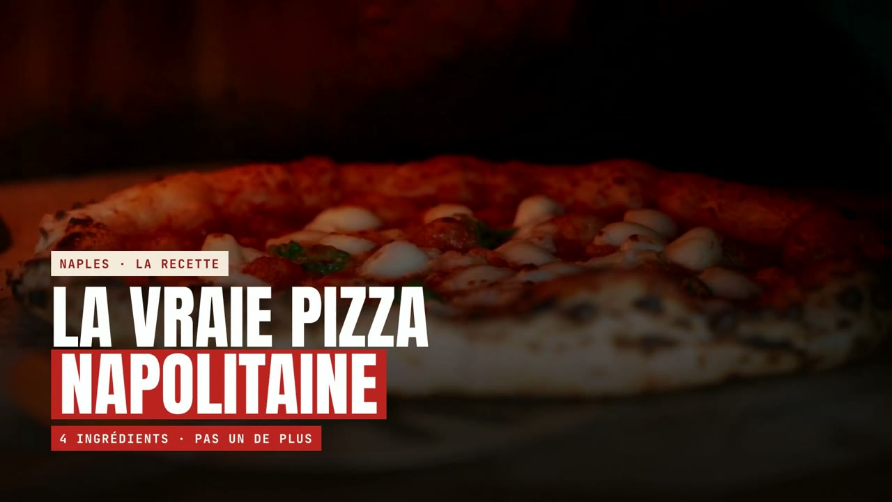 Une pizza napolitaine dans le four